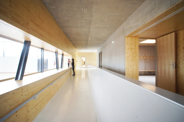 Renovación y Extensión de un Gimnasio en Vagney / Abc Studio Architects + Christian Vincent Architect - Ampliación