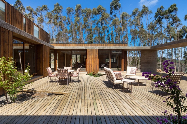 Casa Contreras / Gustavo Crisóstomo - Casas, Patio, Fachada, Sillas