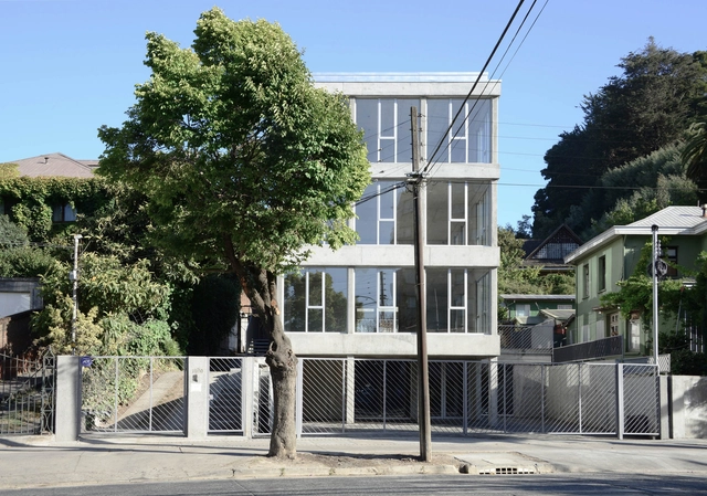 Edificio STV / Cristián Berríos Arquitecto  - Edificio De Oficinas
