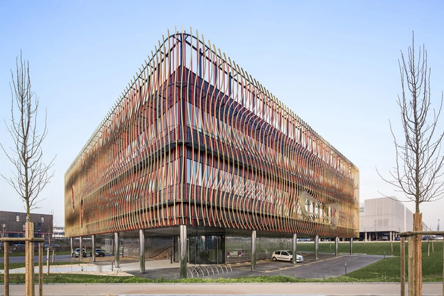 Incubadora de empresas de biotecnología BIOPOLE / PERIPHERIQUES Architectes - Edificios Institucionales