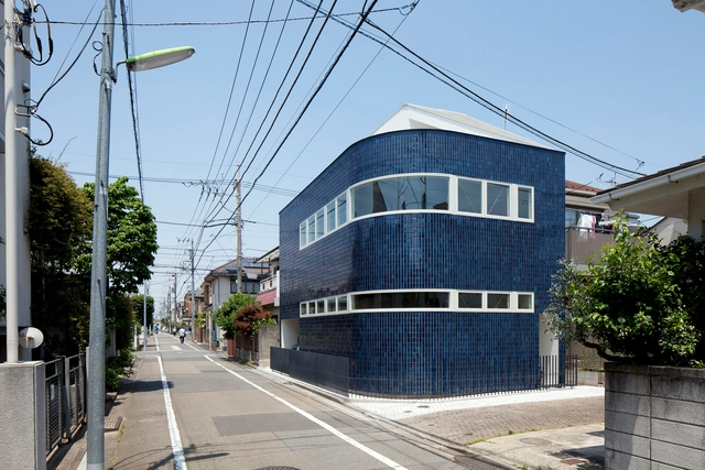 Half & Half House / naf architect & design - Houses, Facade, Fence