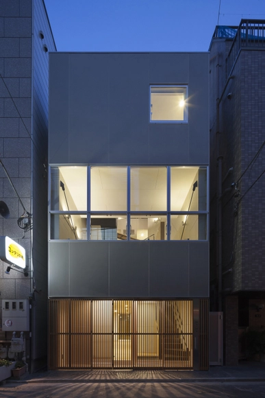 Casa en Ningyo-cho / K+S Architects - Casas