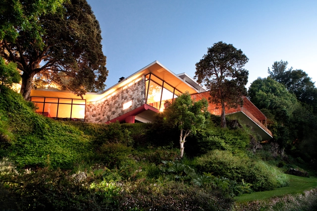 Clásico de Arquitectura: Hotel Antumalal / Jorge Elton - Hoteles, Jardín, Fachada