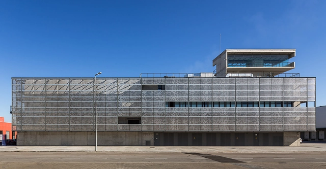 Central  de  Generación  de  Energías  Barcelona Sur  / Forgas Arquitectes - Planta De Energía