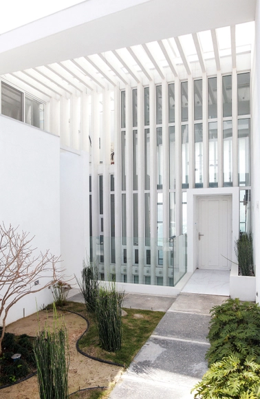 CASA RO.N-C3.550 / CO2 taller  - Casas, Jardín, Fachada, Puerta, Fijación Vigas, Iluminación