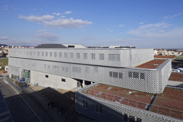 Centro Odontológico de Ensino e Pesquisa / Philippe Gazeau - Centro De Diagnóstico