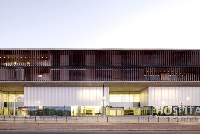 Hospital Clínico Metropolitano La Florida / BBATS Consulting & Projects SLP + MURTINHO+RABY arquitectos - Hospital