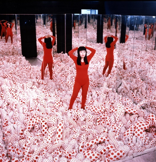 Arte y Arquitectura: El espacio infinito de Yayoi Kusama - Arte Y Arquitectura