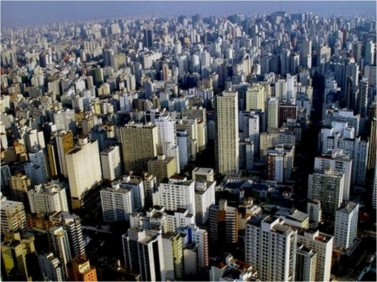 Jaque a las torres: Cómo tiende a crecer la ciudad - Imagen Principal