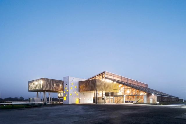El "Hipódromo De La Baie” / NOMADE Architects - Ampliación