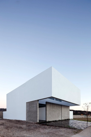 墨西哥V别墅/ Abraham Cota Paredes Arquitectos - 住宅