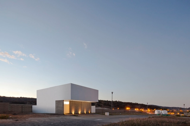 Residência para ver o céu/ Abraham Cota Paredes Arquitectos - Casas