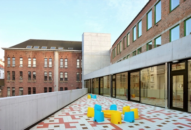 Centro Diurno para Niños / Burobill + ZAmpone architectuur - Guardería