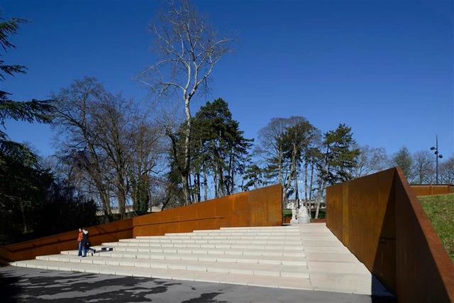 Um espaço para lembranças - Parc des Glacis / 2/3/4/ - Memorial