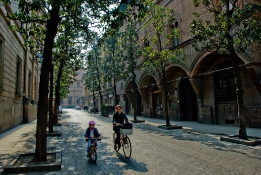“Happy Bike, pedaleando hacia la felicidad”: la bicicleta como un medio de transformación urbana - Imagen Principal
