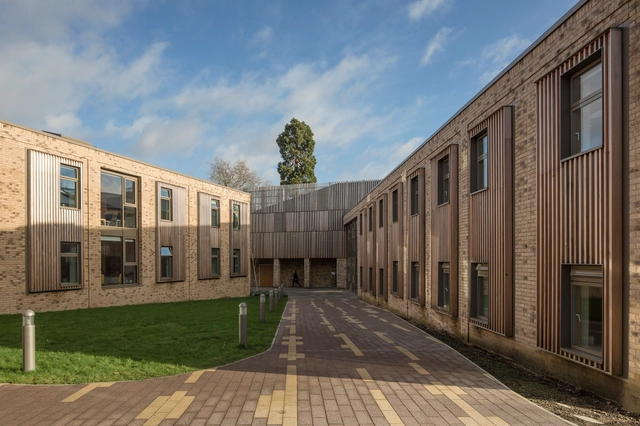 Escuela Freemen de la Ciudad de Londres / Hawkins\Brown  - Escuelas