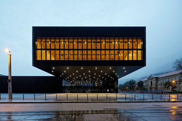 Innsbruck Trade Fair A / ARGE CNBZ Architects - Centro De Exhibición