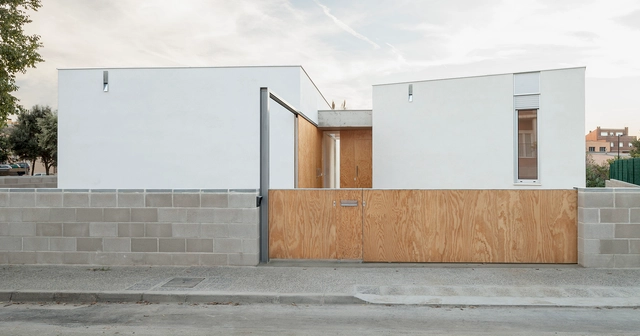 Casa en frente de un arroyo / 05 AM Arquitectura - Casas