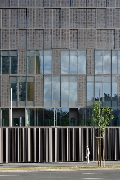 Complejo de viviendas y oficinas Situla / Bevk Perovic - Edificios Institucionales