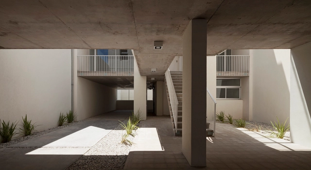 Conjunto Avellaneda / LOF / Colectivo de Arquitectura - Apartamentos, Patio interior, Fachada