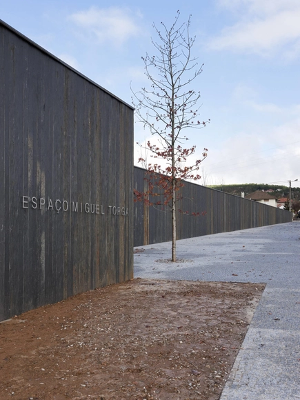Espacio Miguel Torga / Eduardo Souto de Moura - Centro Cultural