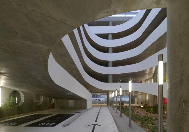 Edificio de Estacionamientos en Grenoble / GaP Grudzinski & Poisay Architectes - Estacionamiento