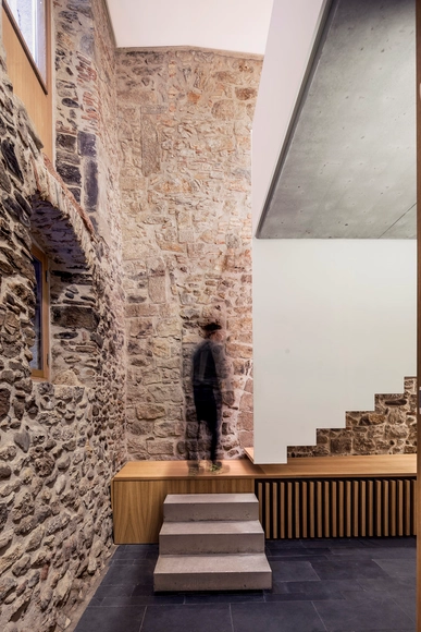Nueva oficina Arquia Banca en Girona / Javier de las Heras Solé - Reconversión