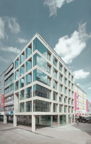 PSD银行办公楼 / Bayer & Strobel Architekten - 银行