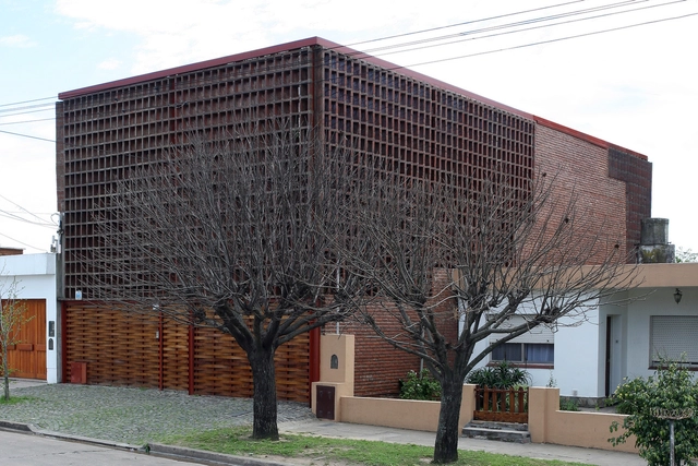 House of Sieves / Francisco Cadau - Houses, Facade