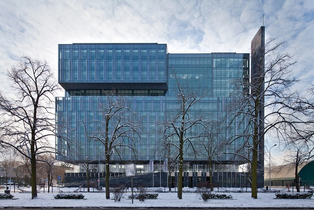 Sede Mariscal / WAPA Warsztat Architektury - Edificio De Oficinas