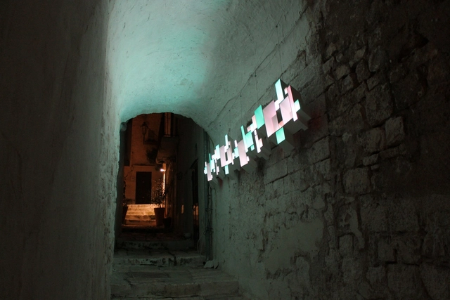 Le Finestre: instalación en Ostuni que revaloriza el espacio histórico por medio de la luz - Iluminacion