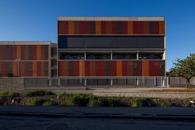 Escola Estadual Nova Cumbica / H+F Arquitetos - Escola Primária, Fachada