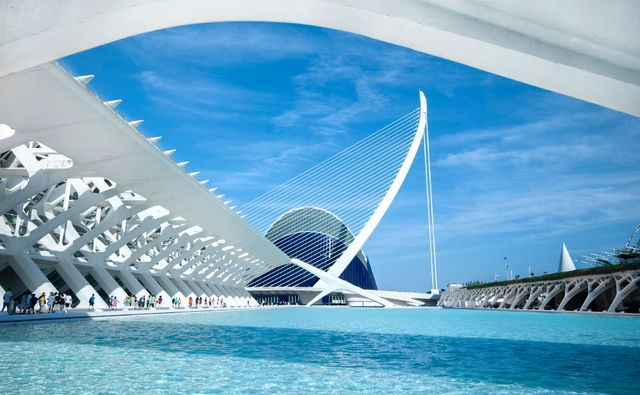 Cidade das Artes e Ciências de Calatrava é cenário de novo filme da Disney - Cinema E Arquitetura