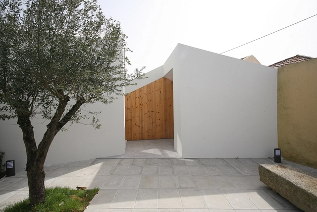Casa Lela / Oficina d'Arquitectura - Renovation, Courtyard, Facade
