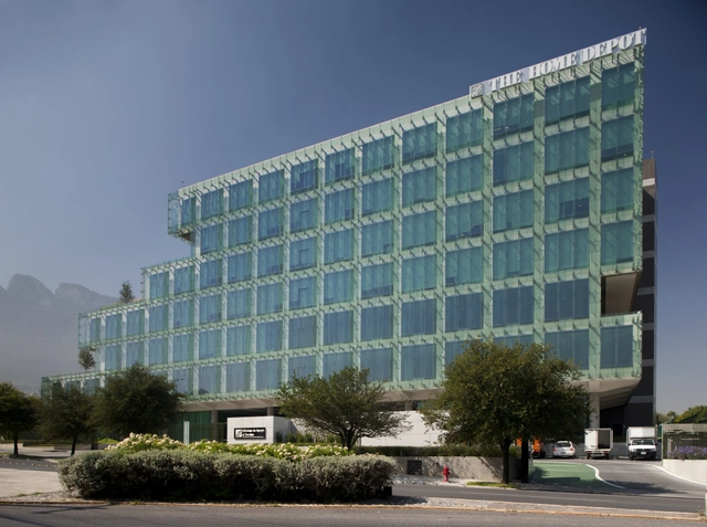 Edifício Comercial "Offices On The Green" / PLADIS Arquitectos - Edifícios De Escritórios