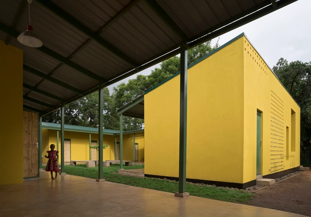 Casa Albergue KWIECO / Hollmén Reuter Sandman Architects - Casas