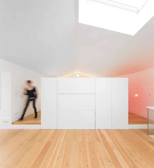 Reabilitação de Apartamento em Alfama / CAN RAN - Edifício De Apartamentos, Porta, Viga