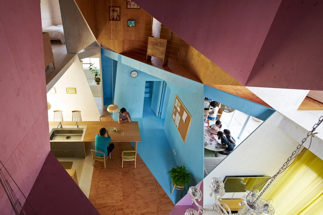 Arte e Arquitetura: Apartament House, uma colorida e geométrica forma de restaurar uma casa - Arte E Arquitetura