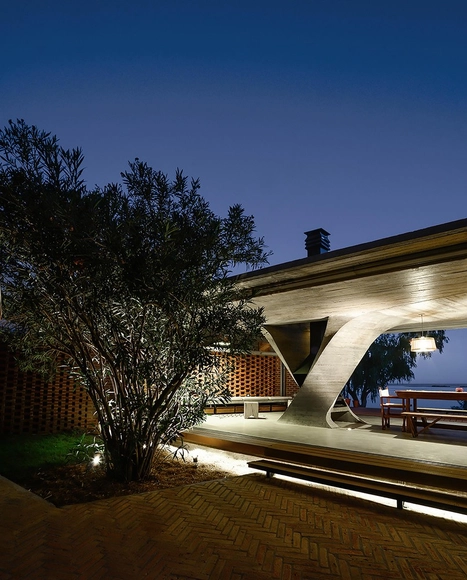 Casa de Una Columna / NE-AR - Casas