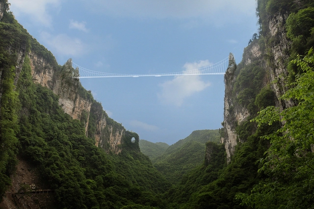 中国将开放世界上最长和最高玻璃栈桥 - 主图