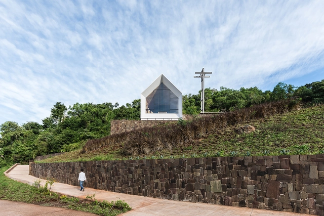 Saint Anne Chapel / Estudio Cella - Chapel, Garden, Facade, Coast