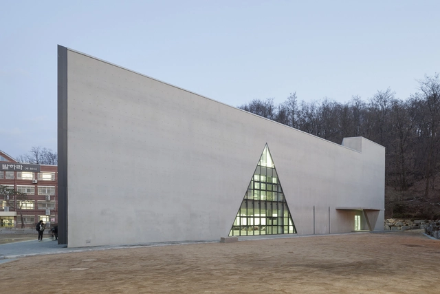 DH Escuela Triangular  / NAMELESS Architecture - Escuelas