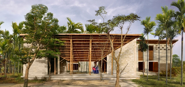 Casa Comunitaria de Cam Thanh / 1+1>2 - Centro Comunitario