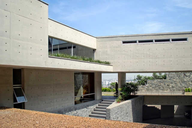 Casa en la ladera-II / Benavides & Watmough  arquitectos - Casas, Patio interior, Fachada