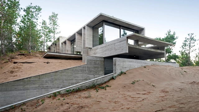 Casa Wein  / Besonias Almeida Arquitectos - Casas