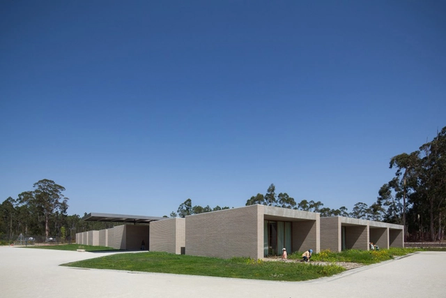 Centro Escolar Fonte de Angeão / Miguel Marcelino - Escolas