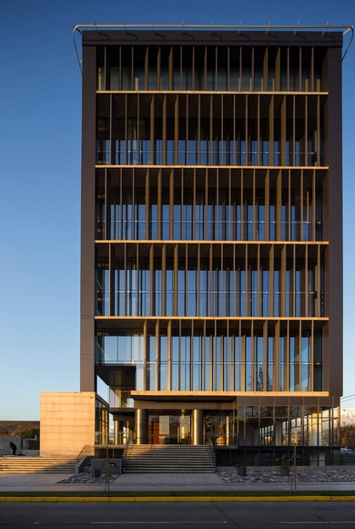 Kennedy-Wisconsin办公楼  / Alemparte-Morelli y Asociados Arquitectos - 办公设施