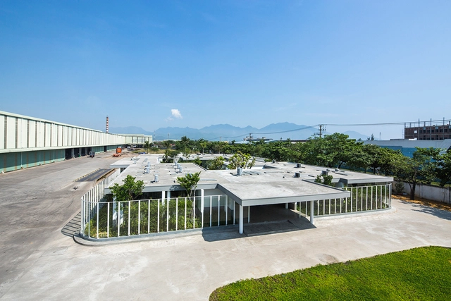 Layerscape / Kiến Trúc O - Office Buildings, Facade, Fence, Table