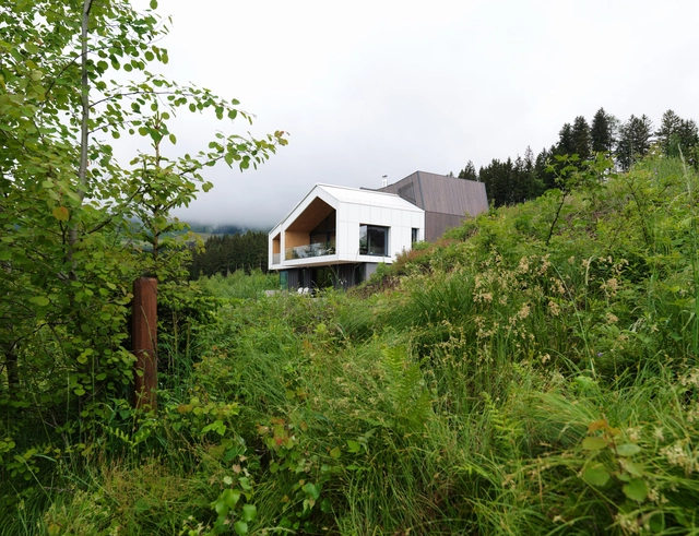 Casa com vistas à montanha / SoNo arhitekti - Casas