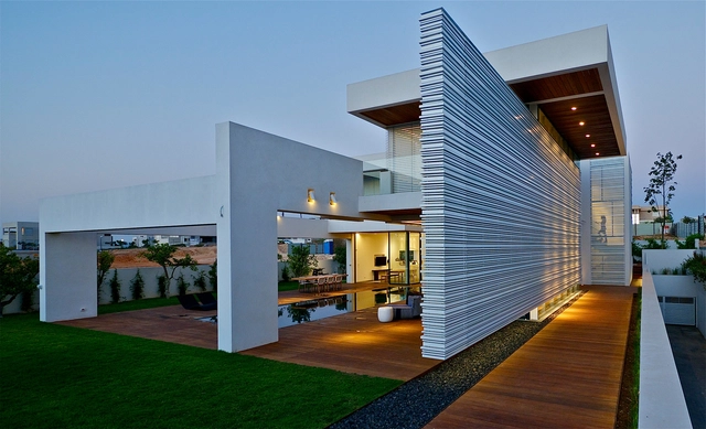 Residência C / Gal Marom Architects - Casas